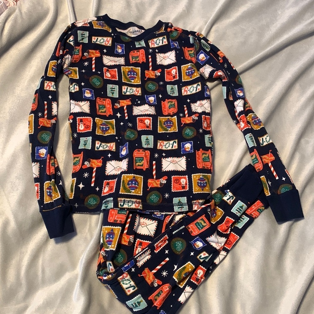 Old navy blue letters to Santa pajama set size XL (12) snug fit Christmas